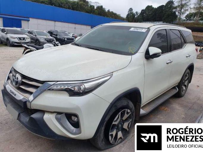 TOYOTA HILUX SW4 19/19
