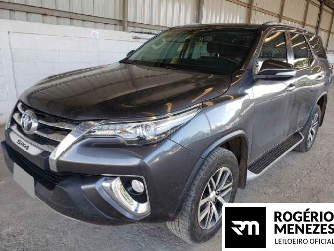 TOYOTA HILUX SW4 16/17